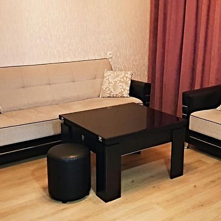 Bright And Cozy Apartment On Aghmashenebeli Avenue Tbilisi Luaran gambar