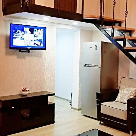 Bright And Cozy Apartment On Aghmashenebeli Avenue Tbilisi Luaran gambar