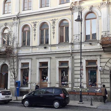 Bright And Cozy Apartment On Aghmashenebeli Avenue Tbilisi Luaran gambar