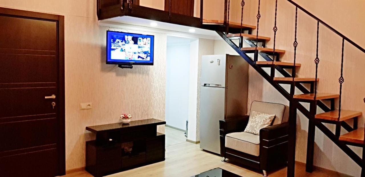 Bright And Cozy Apartment On Aghmashenebeli Avenue Tbilisi Luaran gambar