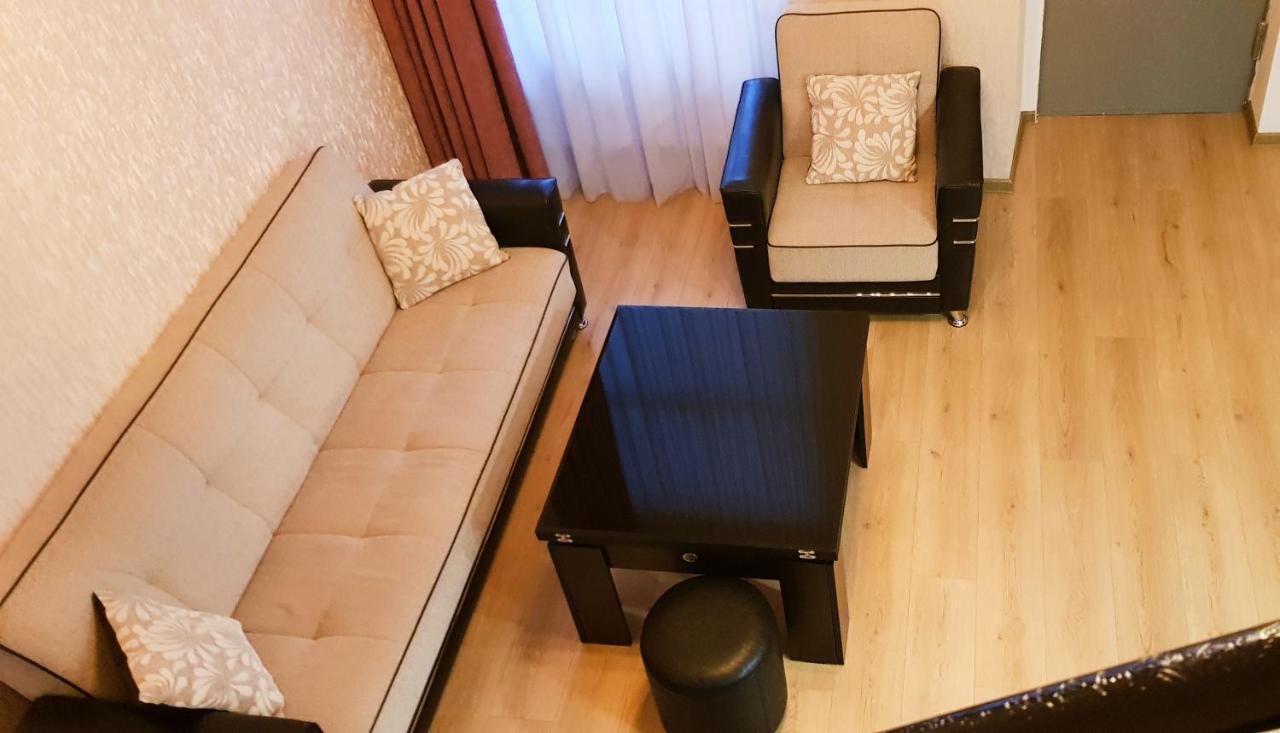 Bright And Cozy Apartment On Aghmashenebeli Avenue Tbilisi Luaran gambar