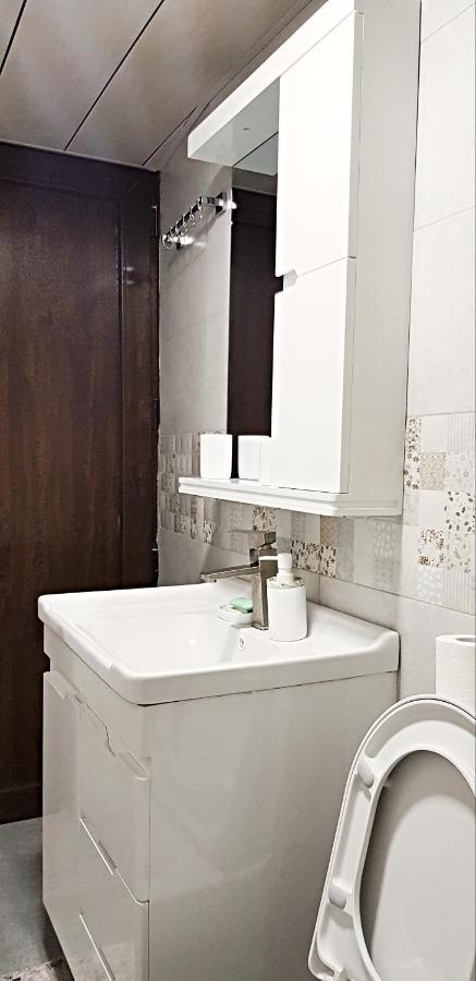 Bright And Cozy Apartment On Aghmashenebeli Avenue Tbilisi Luaran gambar