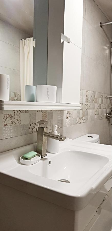 Bright And Cozy Apartment On Aghmashenebeli Avenue Tbilisi Luaran gambar
