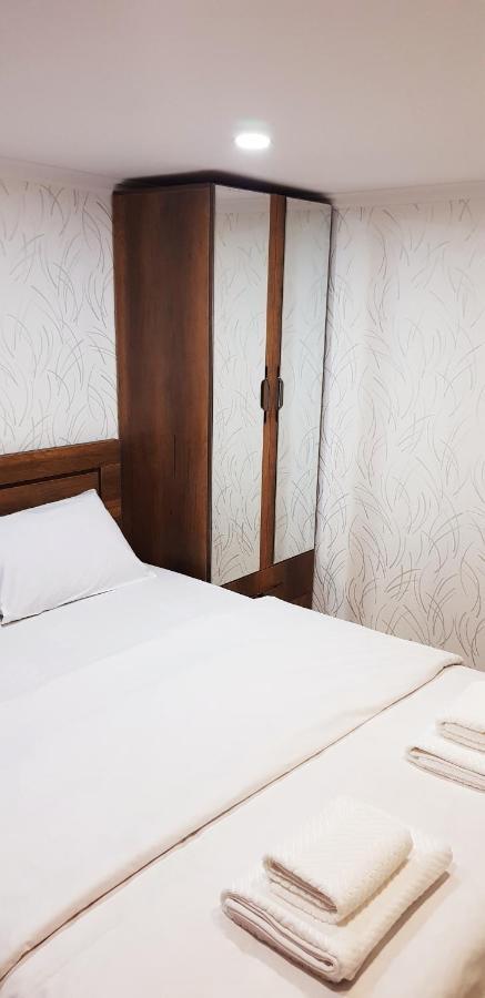 Bright And Cozy Apartment On Aghmashenebeli Avenue Tbilisi Luaran gambar