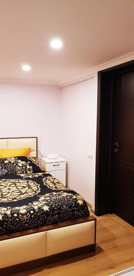 Bright And Cozy Apartment On Aghmashenebeli Avenue Tbilisi Luaran gambar