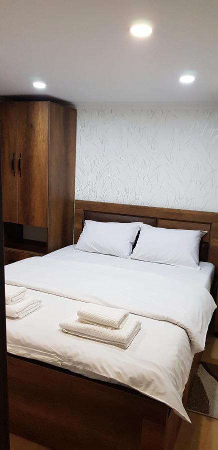 Bright And Cozy Apartment On Aghmashenebeli Avenue Tbilisi Luaran gambar